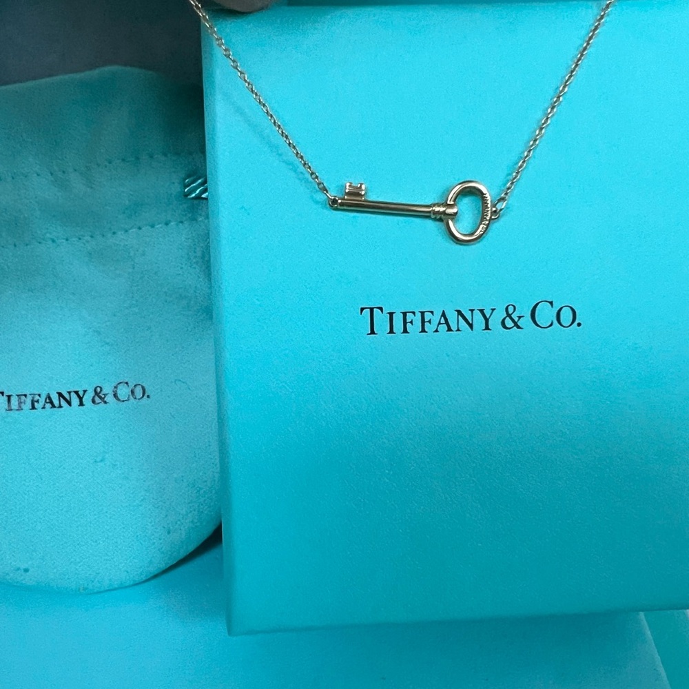 🔴Authentic VINTAGE TIFFANY & CO 18K GOLD Attached Key Pendent Chain Necklace 🔴 - Picture 4 of 12